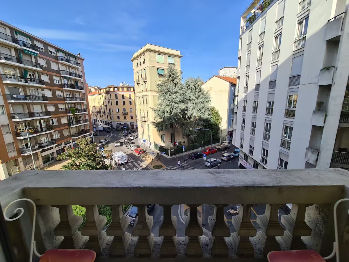 View from the balcony over the neighborhood